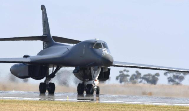 俄罗斯■“北极熊”彻底被激怒，苏30紧急升空，15个导弹营随时准备开火