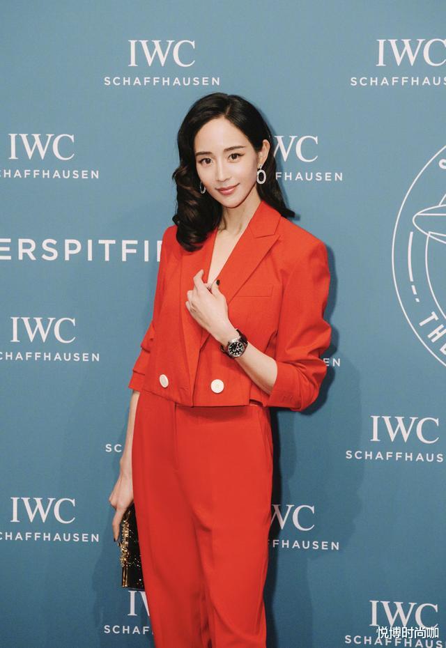 【短发】张钧甯从“不红”变“实红”，干练短发美出天际，小脸姐妹赶快get