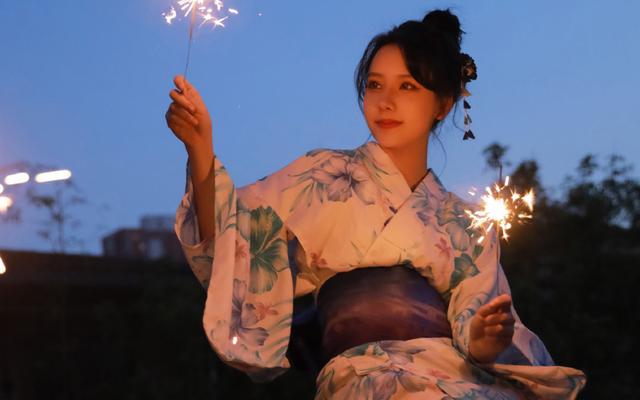 【双鱼座】6月中旬，浓情蜜意，桃花频频，3星座真爱来袭，终与幸福相伴