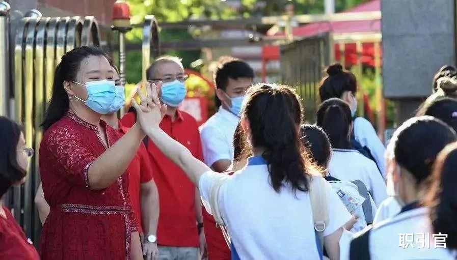 高校|今年全国卷一很简单？不少人估分600多，网友：别出了成绩打脸！