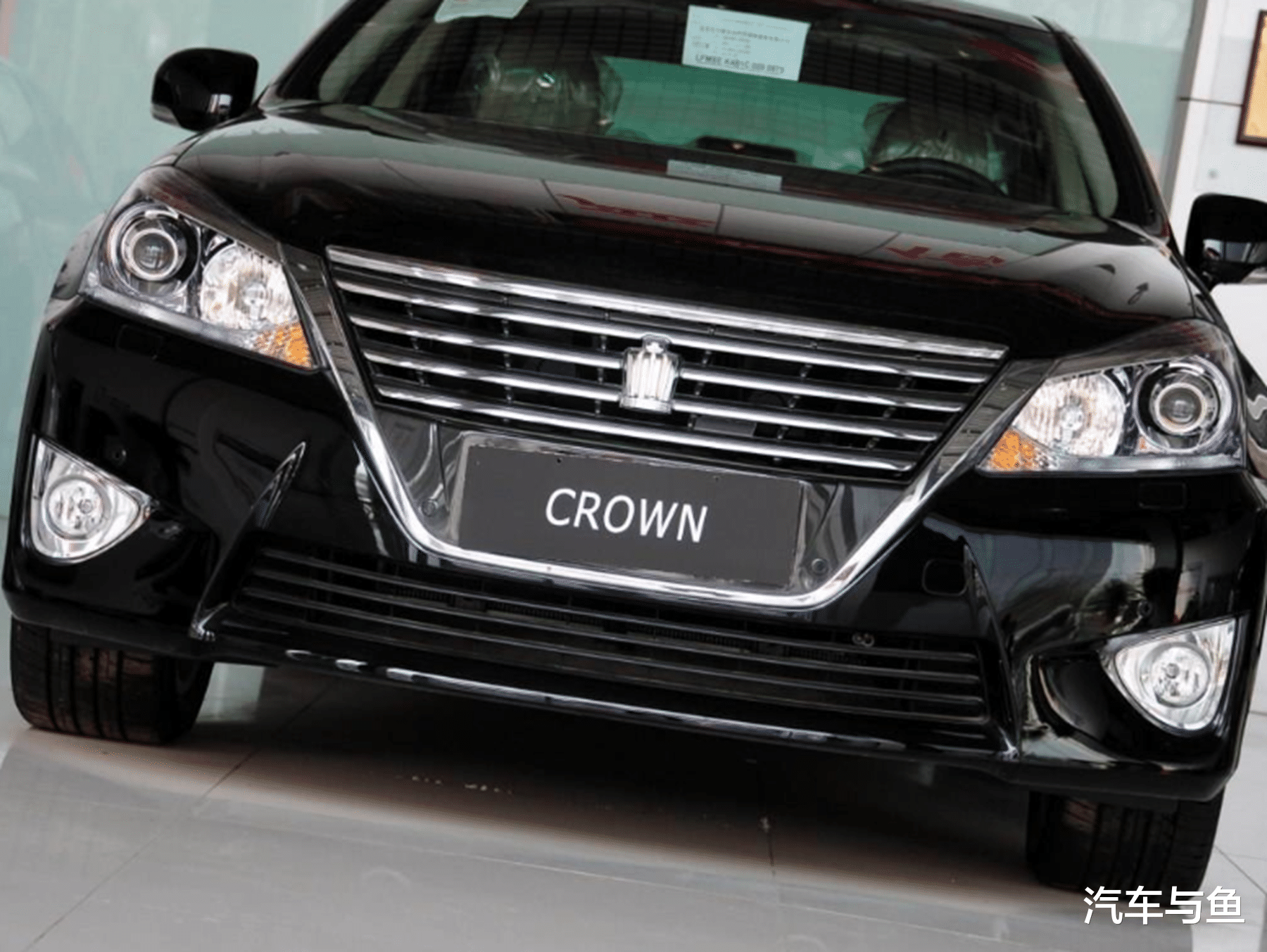 丰田皇冠|丰田要“逼死”大众?全新皇冠比奔驰漂亮,25万开出50万面子