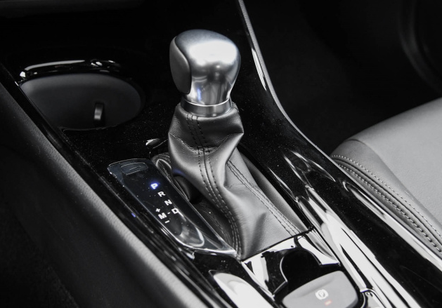 「丰田奕泽」标配10气囊，五星安全的丰田奕泽油耗还低，TNGA架构果然不