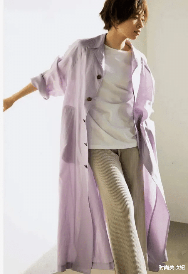 李嘉欣老瞭還是很驚艷，穿紫色短袖外套配白T，哪敢相信是70後-圖6