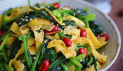 「菠菜」夏天,全家人最爱这道菜,清爽脆口,营养丰富,每天一大盘都吃光