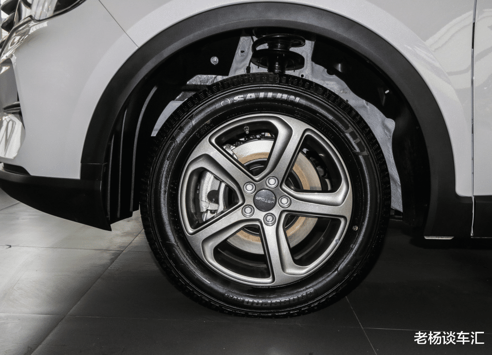 「捷途」又一“硬派”SUV来袭，比欧尚X7更好看，后排可伸腿，丐版即配双独悬