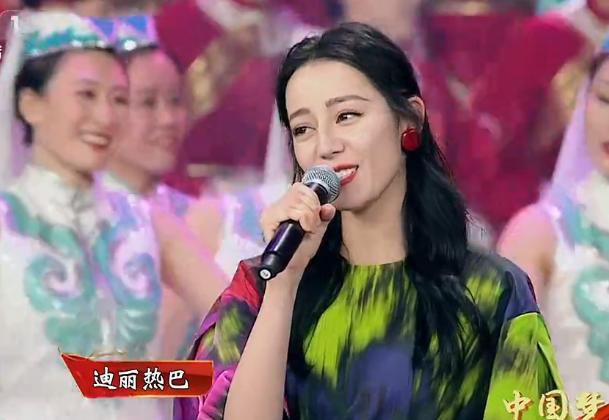 迪丽热巴|国庆晚会怼脸拍：唐嫣苹果肌抢镜，热巴脸变长，关晓彤状态最好