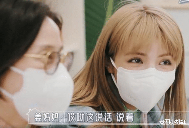 「麦迪娜·买买提」麦迪娜带婆婆做美甲，有谁留意价格是多少？意外暴露明星真实消费