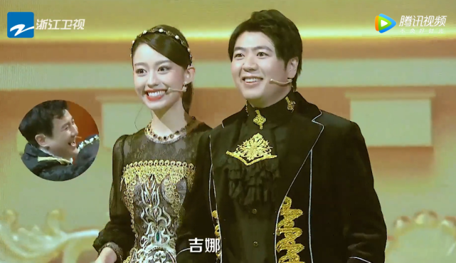 华晨宇@《王牌》迎来收官，谁注意合唱时华晨宇用的话筒？这才是歌手的体面