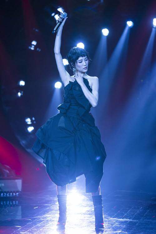 |凭一首歌就“净赚”九亿，家喻户晓还给写进教材，这是什么“神仙歌曲”？