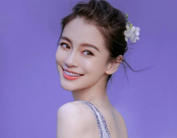 明星素颜|Baby在跑男8中首次卸妆，导演关掉美颜滤镜，素颜让人不敢相信