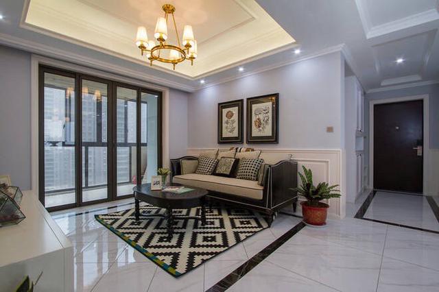 「姐姐」姐姐新家装修真豪华，客厅又大又亮，感觉花不少钱