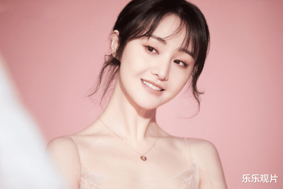 郑爽|郑爽终于有所回应：删除网友的评论，想挽回自己的事业形象