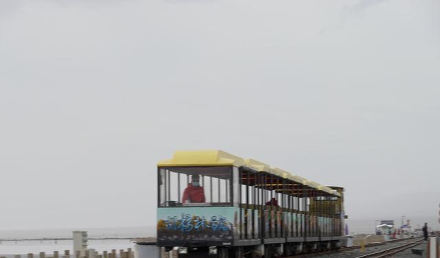 茶卡盐湖：天空之镜的茶卡盐湖，遇到一个阴天，那会是什么样的感觉？