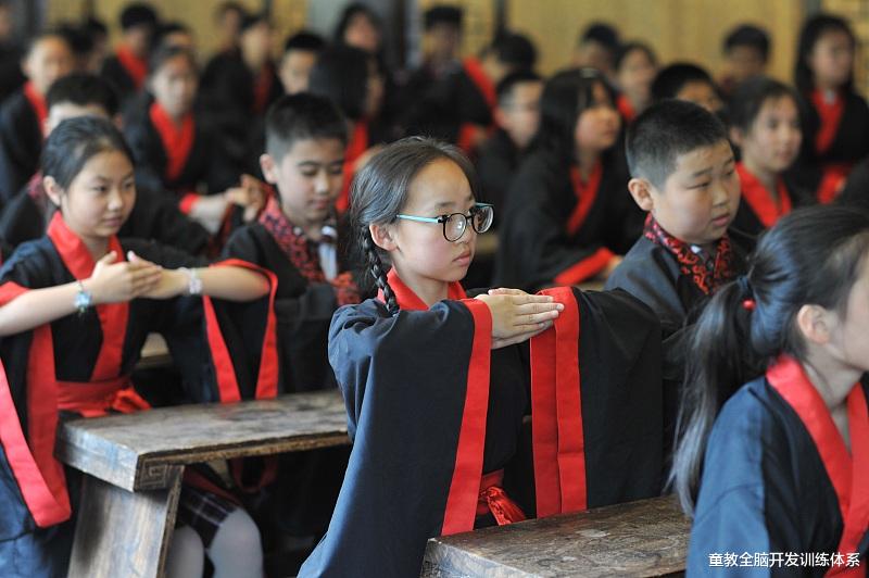 ：高考成绩过线不多，只能走民办院校？你的选择还有更多