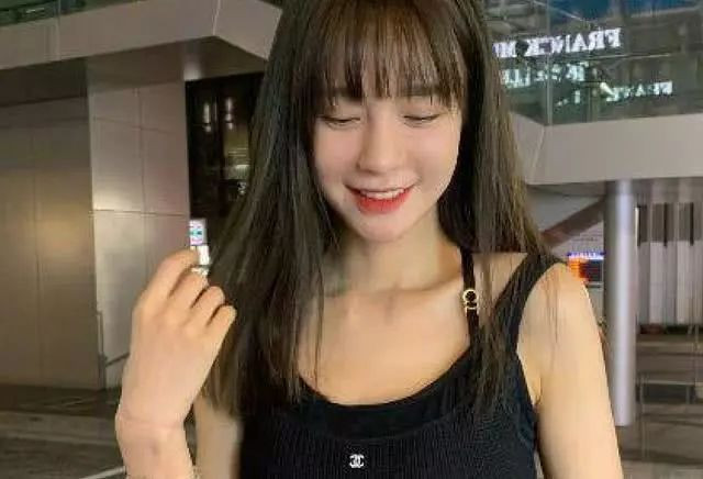 沈梦辰:一言难尽! 是整容没跑了! 沈梦辰意外露出假体, 调整时被高清抓拍