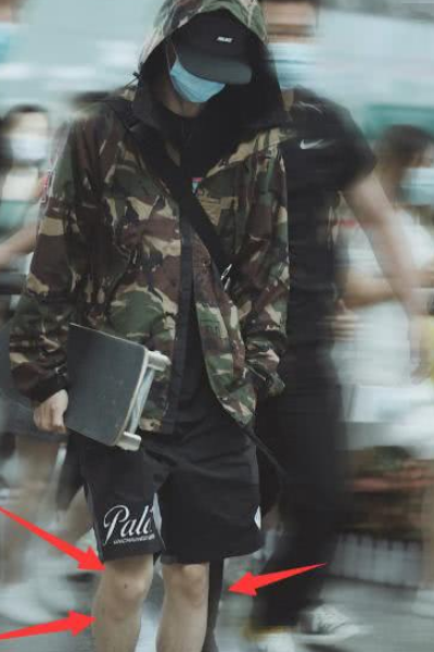 发型▲心疼王一博这中分发型十秒钟，然后就放肆地笑吧！