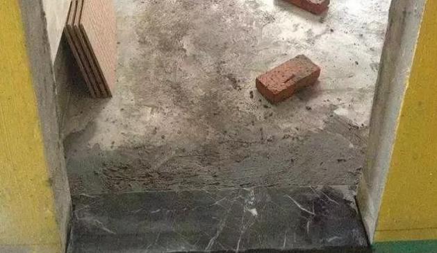 「」卫生间门槛石这样做才合理，太实用了，既挡水又省钱