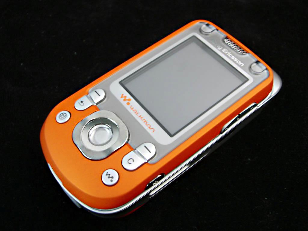 经典重现之索尼爱立信w550c:旋转随身听