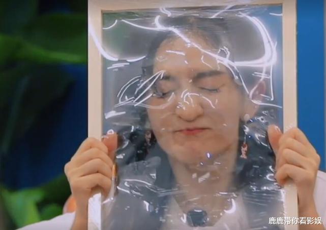 吉娜·爱丽丝|妻子团挑战用脸撞破保鲜膜，谁注意看吉娜？难怪都说她不适合真人秀