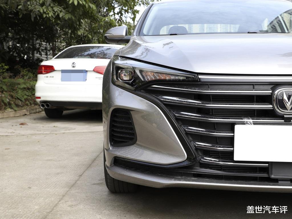 「长安逸动」合资车屠夫来了，顶配才10.39万，比思域帅气十倍