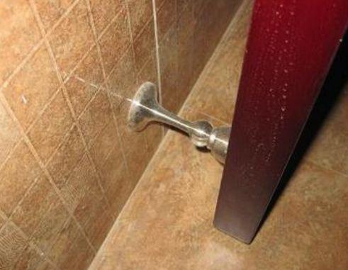 []门吸切记别这样安装，好多人不懂行，没盯紧工人入住就懊悔了！