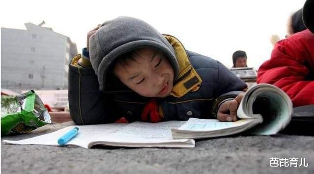 「中小学」小学生“鬼才造句”太精辟!语文老师被绕晕,网友:汉字的魅力