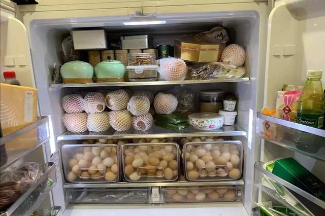 「土豆」抓紧扔了！冰箱里这6种食物，别心疼，沸水煮后吃也不行，细菌多