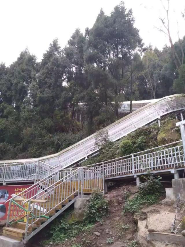 「南充」南充首个7D玻璃桥横空出世！凌云山风景区，国家4a级风景区不容错过！