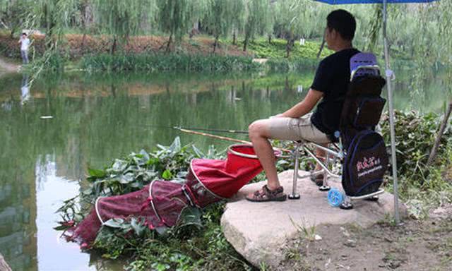 @聊一聊鱼护的演变过程，90年代买鱼护钓鱼的人，算得上是中产了