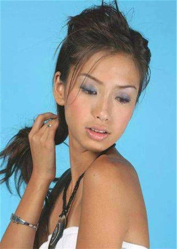 迪丽热巴▲杨颖18岁，迪丽热巴18岁，鞠婧祎18岁，看到赵丽颖：冯绍峰赚大了！