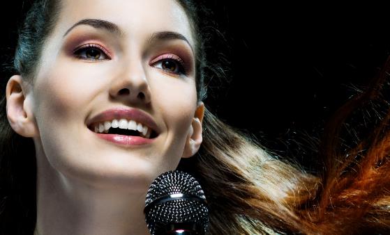 #gaga#唱歌发烧友保护嗓子 唱前先热身少唱高音