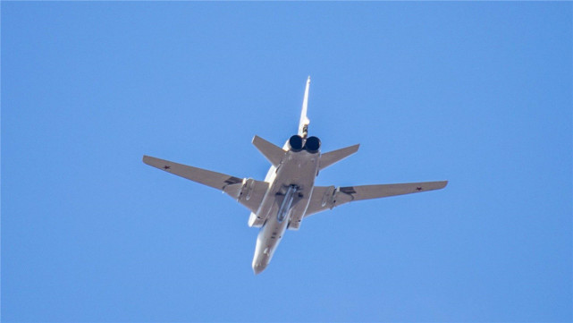 轰炸机|连美国也不敢开火？神秘巨兽从东方起飞，不加油能绕地球飞80圈