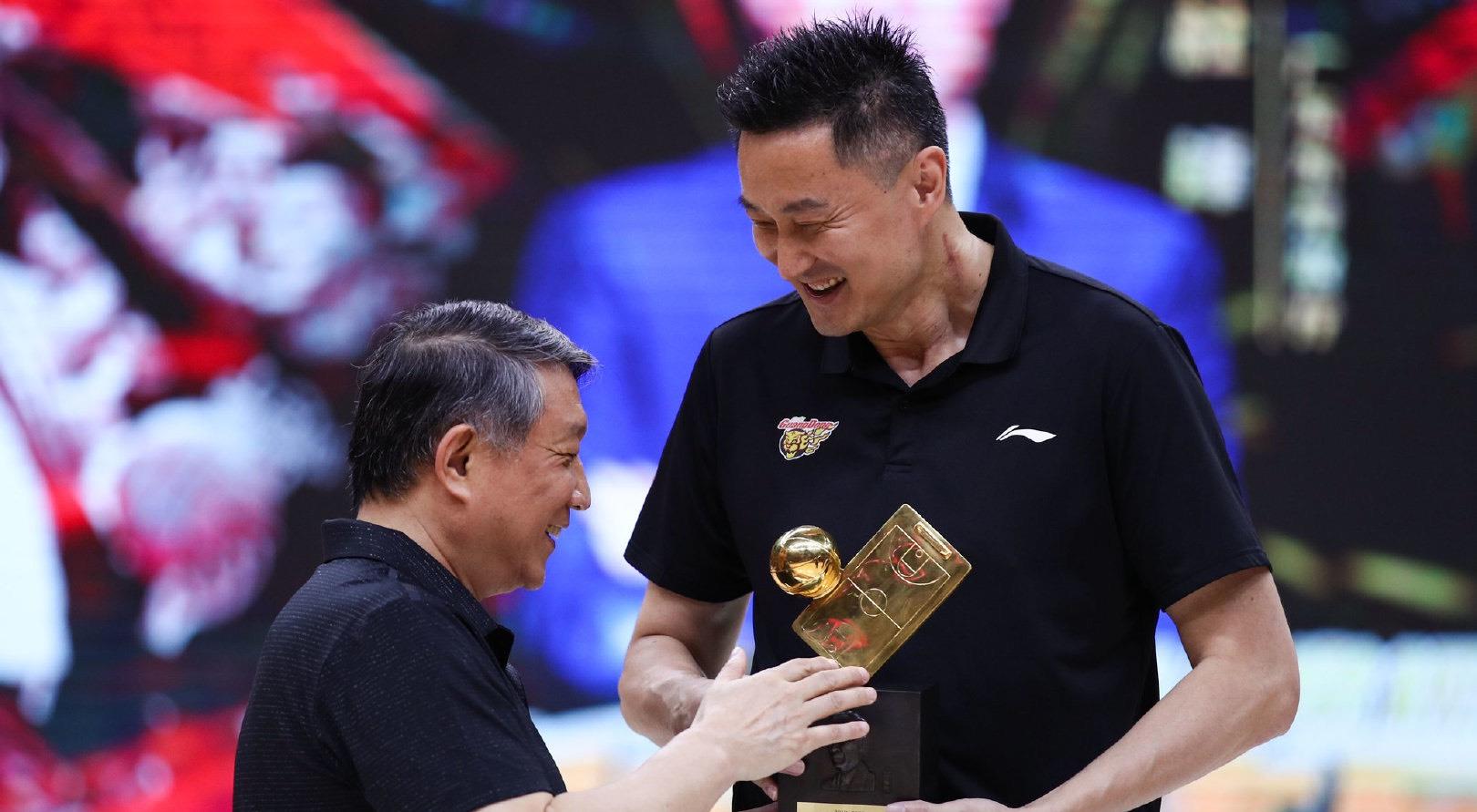 杜峰|杜峰完胜解立彬！北京欲夺冠先换教练，一人力压马布里成最佳人选