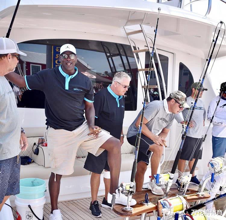 『迈克尔·乔丹』乔丹改行参加钓鱼比赛！大鱼重达400斤 钓友：快打NBA去别来捣乱