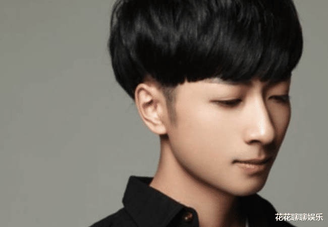 「黄子韬」左立用心创作音乐作品，认真塑造人物形象，娱乐发展空间非常大