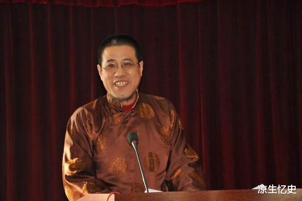 乾隆|乾隆七世孙手戴上亿玉扳指，专家劝其上交，他说出6字让专家闭嘴