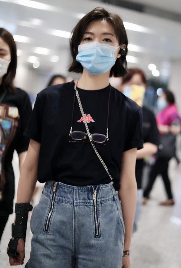 t恤|万茜短发太帅，简约T恤也能穿出高级风真让人羡慕，可以当男模了