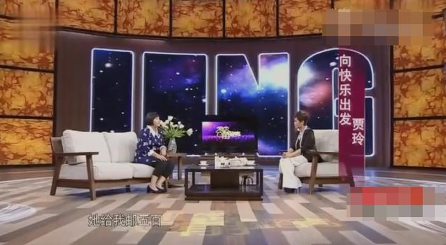 贾玲|贾玲近照胖到认不出！体型比助理还大两倍，网友直呼不能再胖了