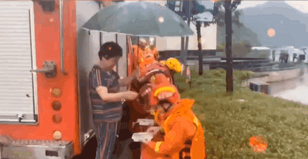 女孩|高考结束第二天,我不敢看这18张照片