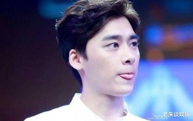 张若昀@当181cm的李易峰遇到181cm的张若昀，网友：谁谎报身高一目了然