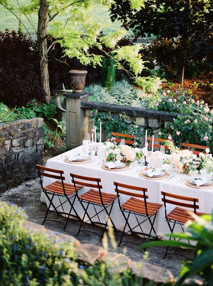 []庭院里的派对