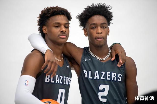 德维恩·韦德@生儿育女？韦德12岁儿子变性后亮相，一头粉发仙气飘飘不输EJ酱