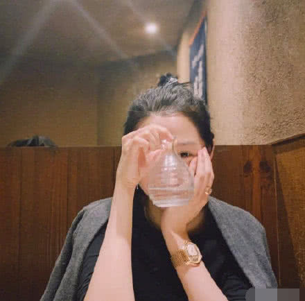 #皇后乐队#鹿晗新歌歌词太甜！“丸子头”成追捧热潮，一些粉丝却开始作怪