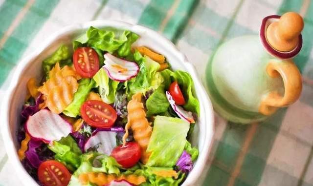 脾胃|血液黏稠的人越来越多？少吃3种食物，尽量不给血管“添堵”