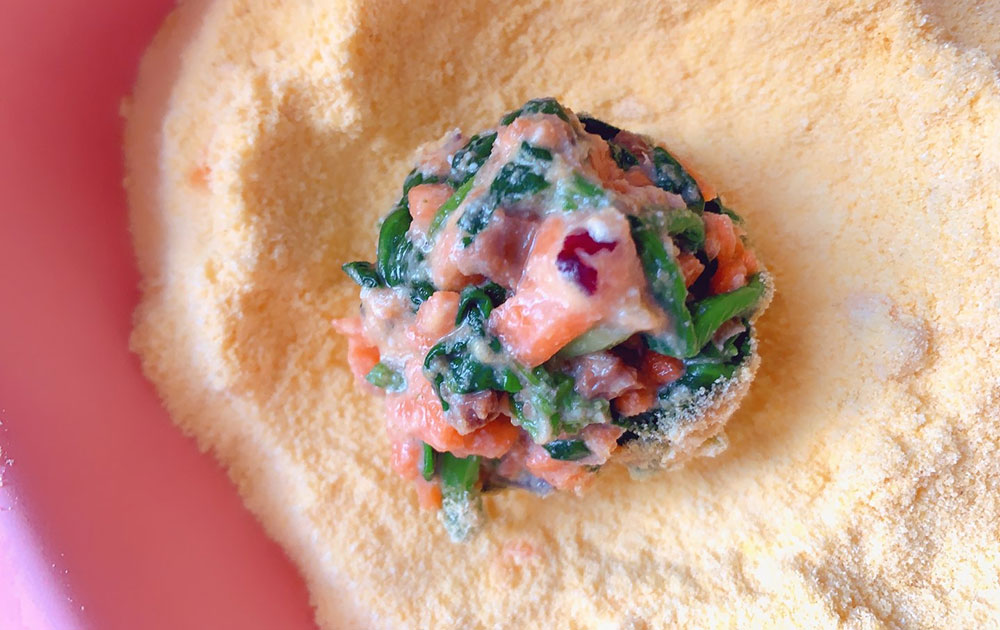 玉米：减肥期随便吃的玉米面小丸子，做法特简单，少油少盐，健康助减肥