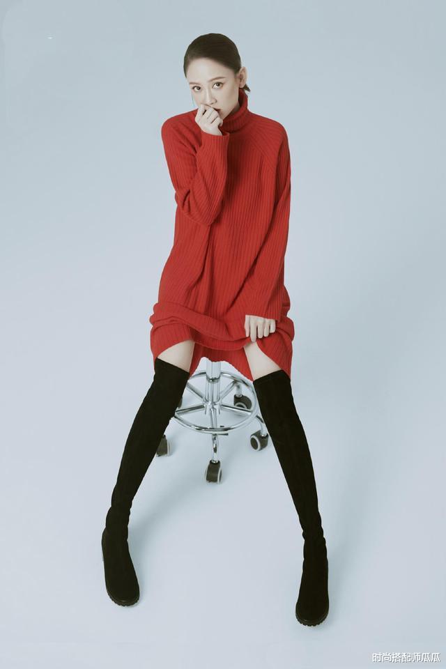 背带裤@40岁的陈乔恩不服老，穿背带裤扎马尾超减龄，还像年轻人一样敢穿