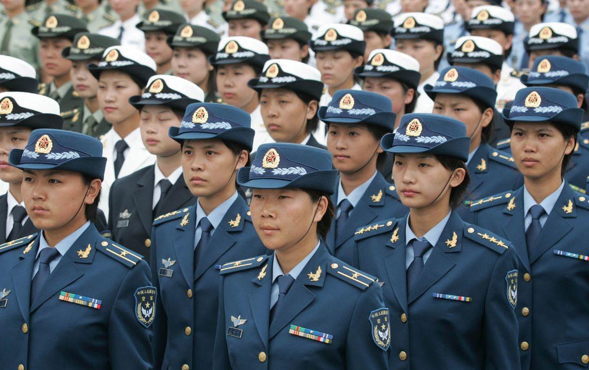 『中美』终于明白军装左胸的“马赛克”到底是什么？中美差别原来这么大