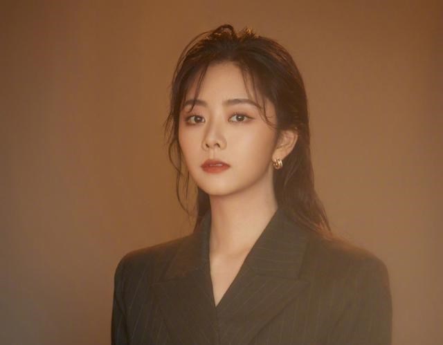 谭松韵|《以家人之名》没结束，谭松韵又有新剧开机，男主颜值不输宋威龙