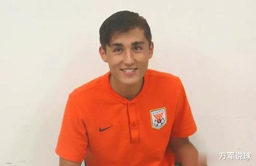 「郑智」国足郑智接班人出现,视野开阔拿球沉稳,足协出手相助正当时