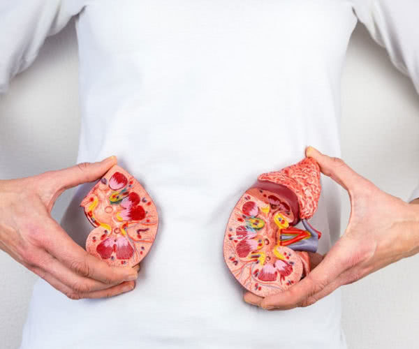 [肾病]小便有泡沫就是肾病么？若超过“这个时间”还不散去，建议去医院